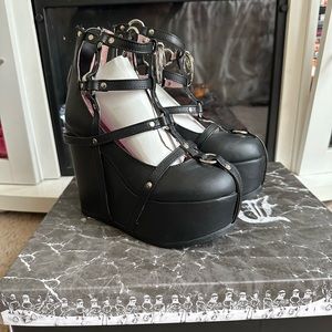 Demonia Wedges